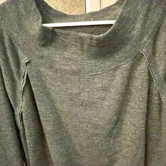 We the Free Palisades off the shoulder sweater in dark grey. Size Small. NWT. - Picture 4 of 5
